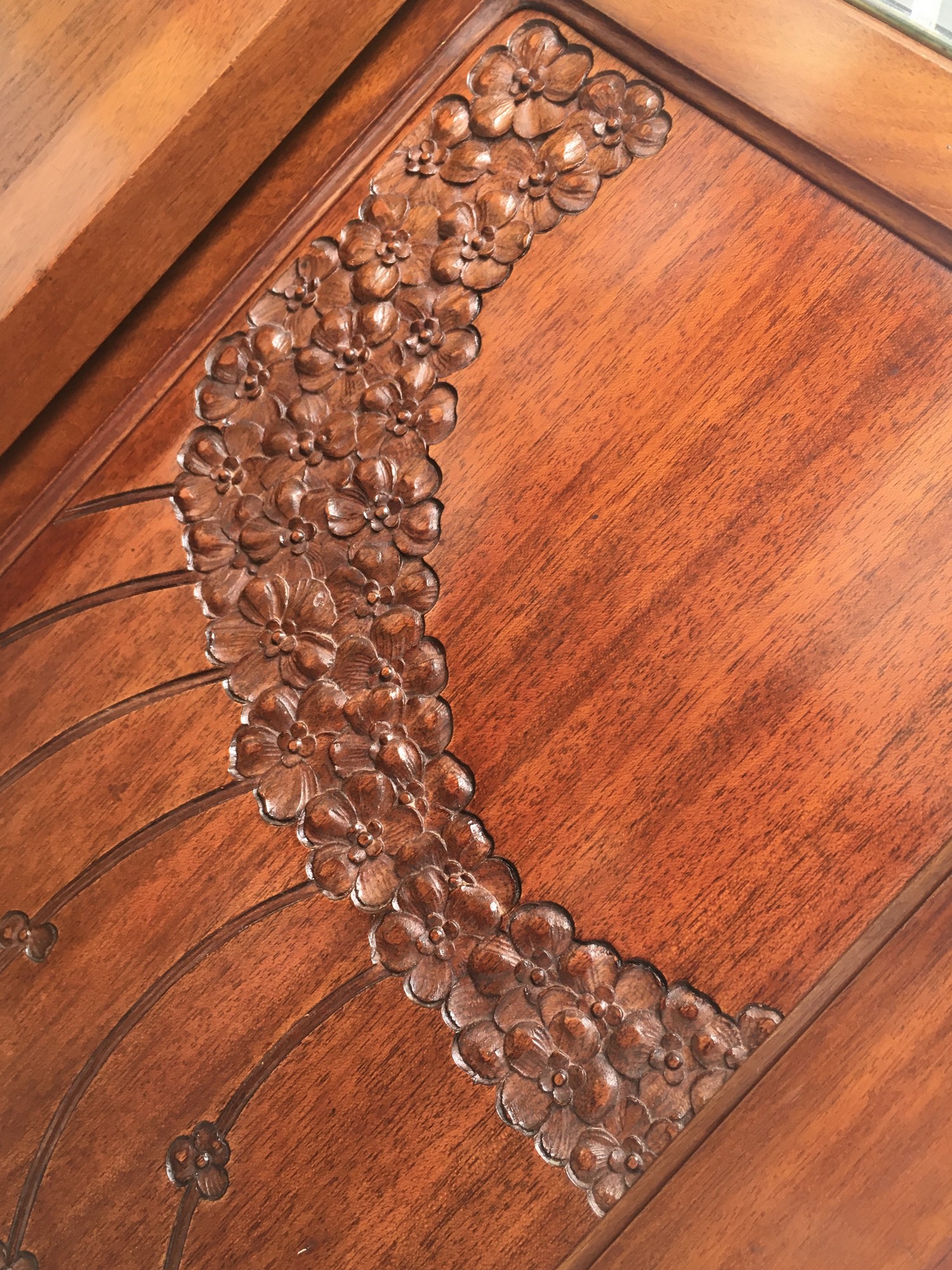 Vitrinenschrank antik Bücherschrank Vitrine Schrank Jugendstil Richard Ludwig Blumengirlanden