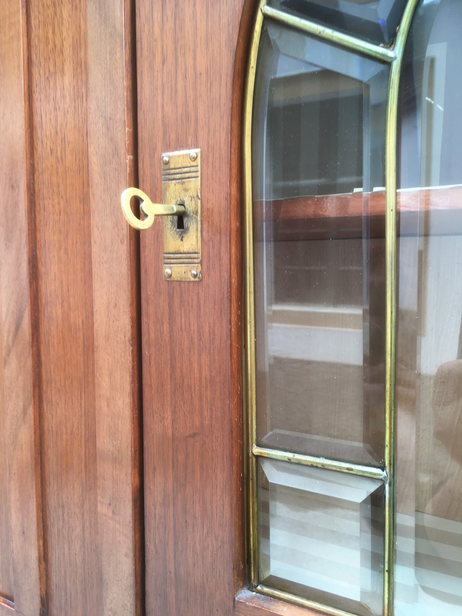 Jugendstil Schrank ArtNouveau secessionistisch Kredenz Vitrine antik Kirschen beschnitzt Jugendstil