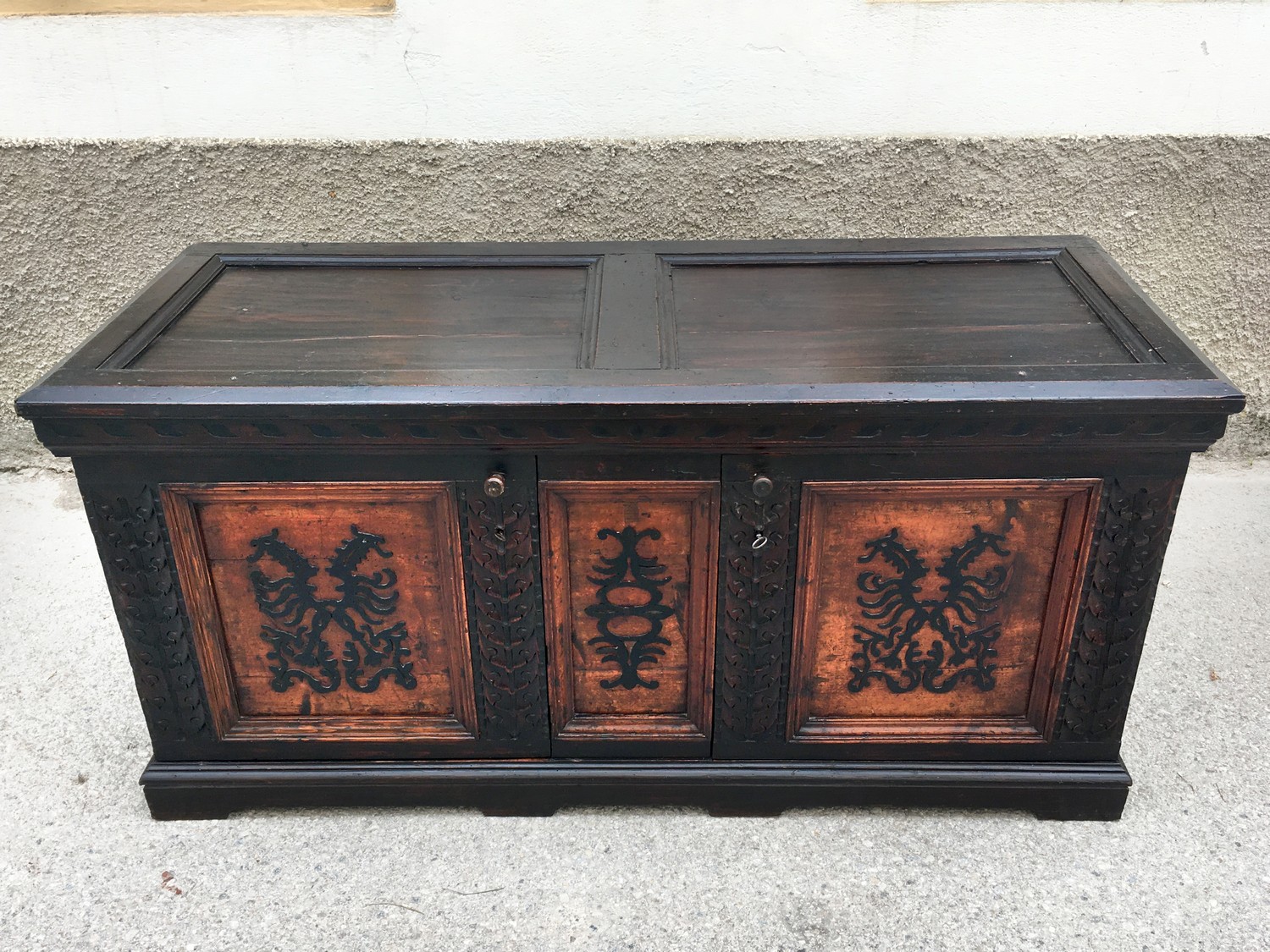 Herrschaftliche Truhe Kommode antik Zirbe massiv ca. 1700 - 1750 restauriert