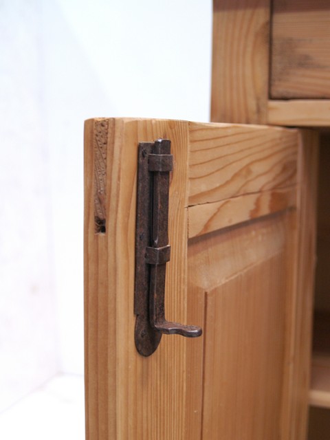 antiker Küchenschrank