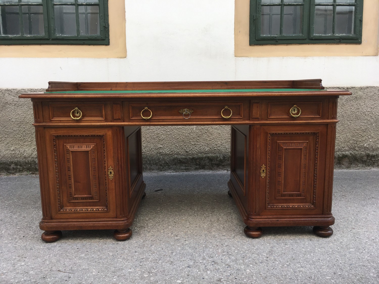 Schreibtisch Historismus antik restauriert groß Freisteher Herrenschreibtisch