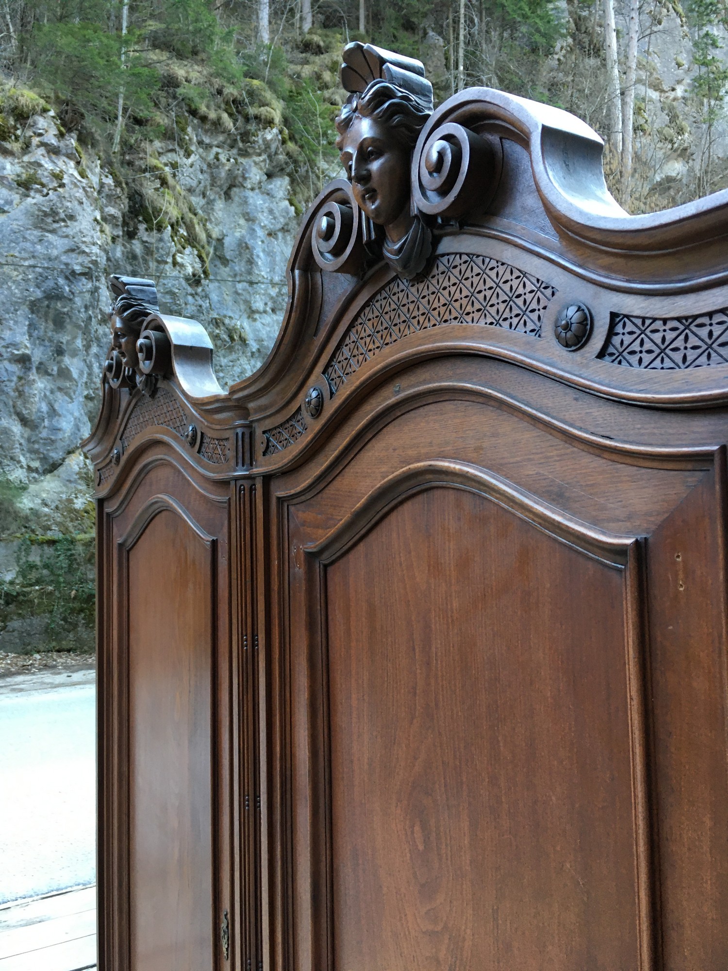 Schrank antik plastisch beschnitzt Kleiderschrank Dielenschrank Pärchen