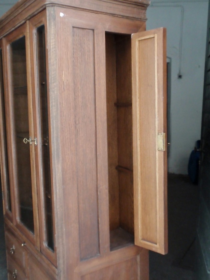 Antike Vitrine mit Geheimfach