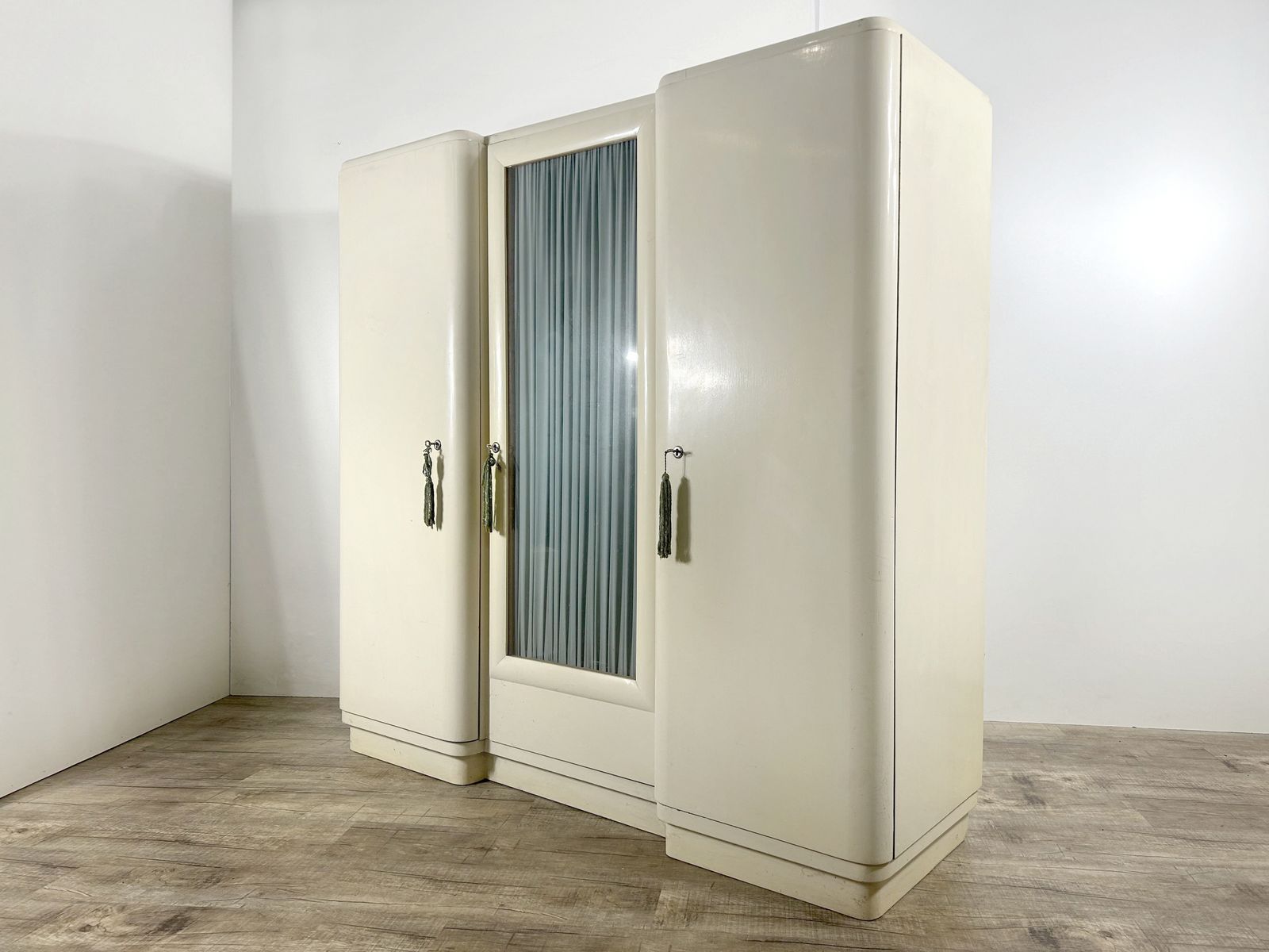 Garderobenschrank Streamline Design 1930er
