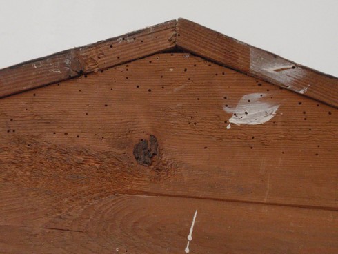 Antiker Bauernschrank rot bemalt