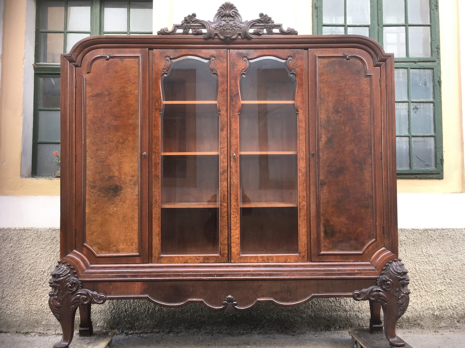 Antiker Jugendstil Bücherschrank Vollholz Kristallglas Gesamtansicht