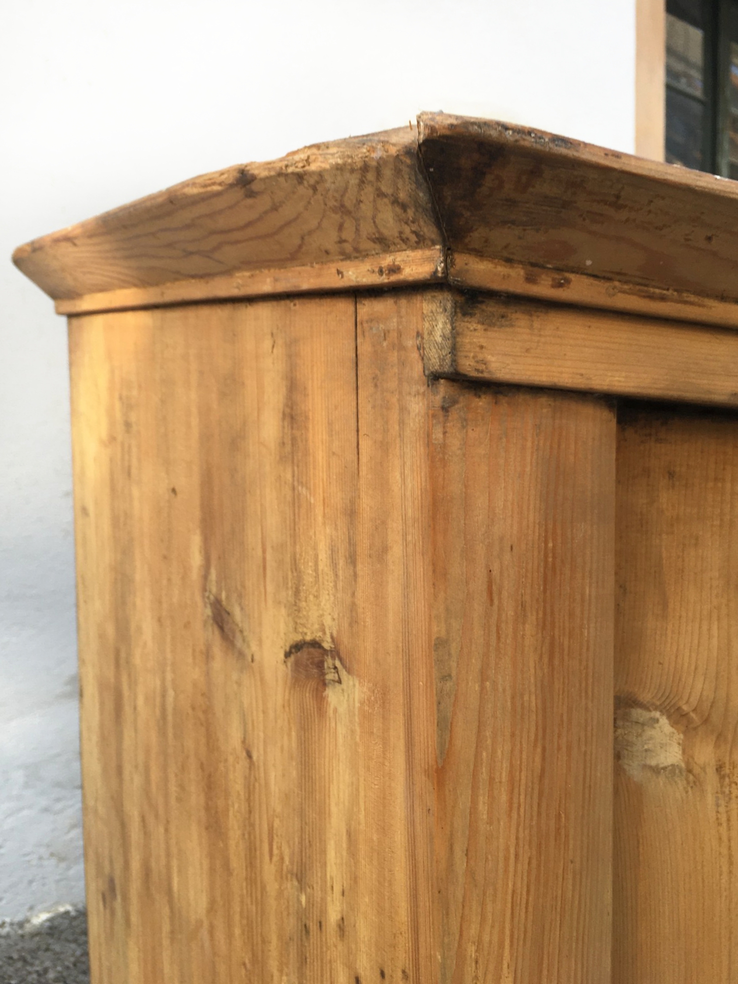 Weichholz Schrank antik