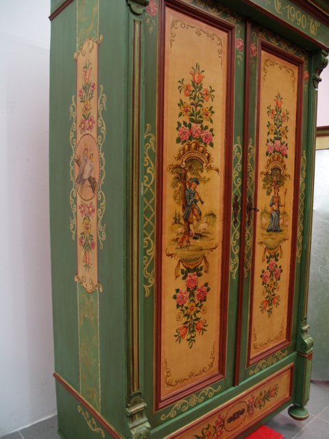 Bauernschrank bemalt antike Möbel Barock