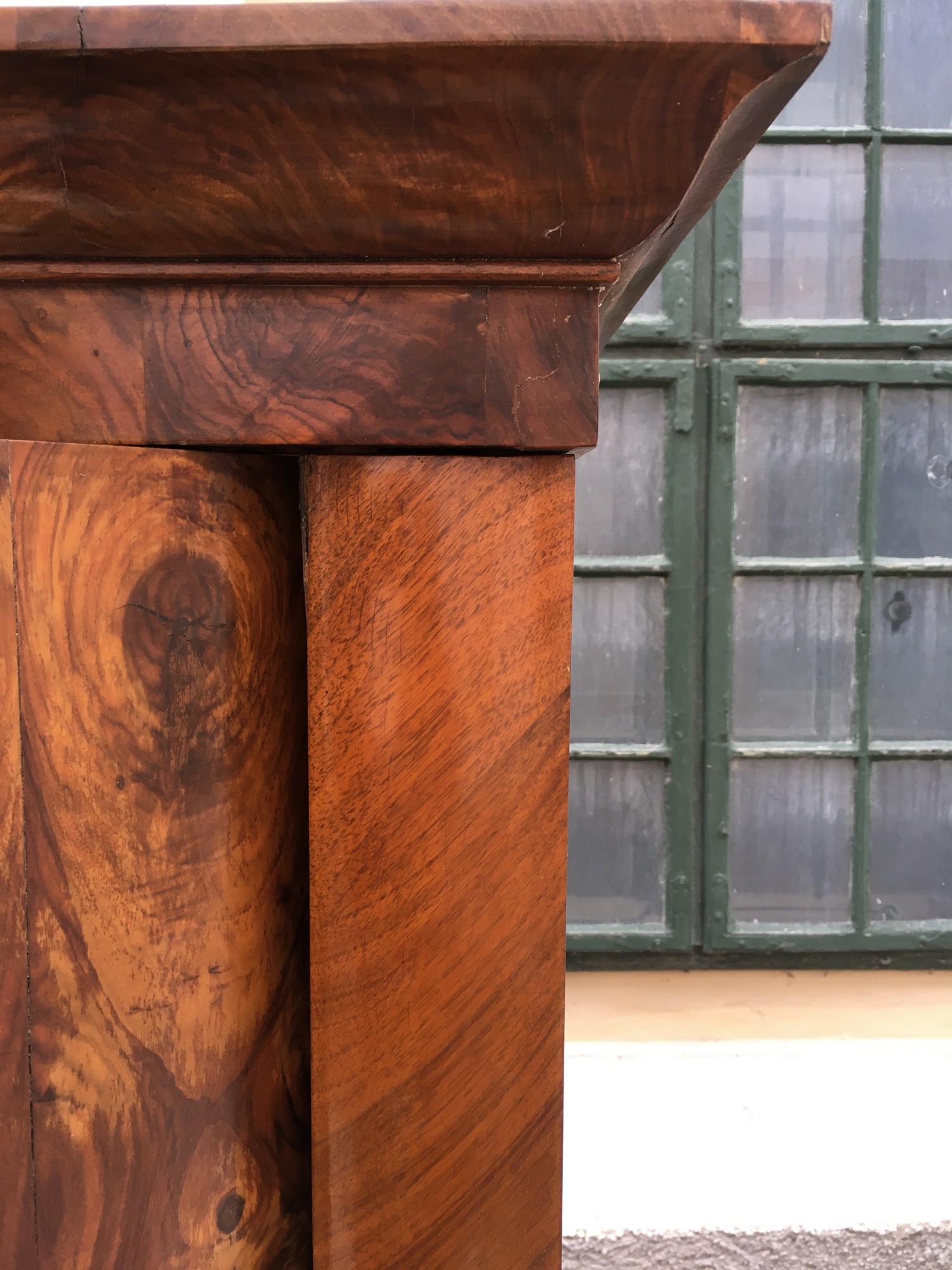 Biedermeier Schrank Keilschrank Hallenschrank zerlegbar Nussholz Original