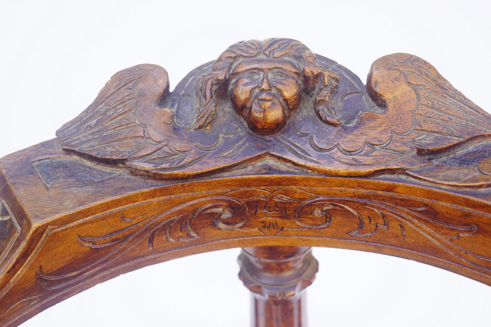 Antiker Eckstuhl Armlehnstuhl Historismus Nussholz Renaissance