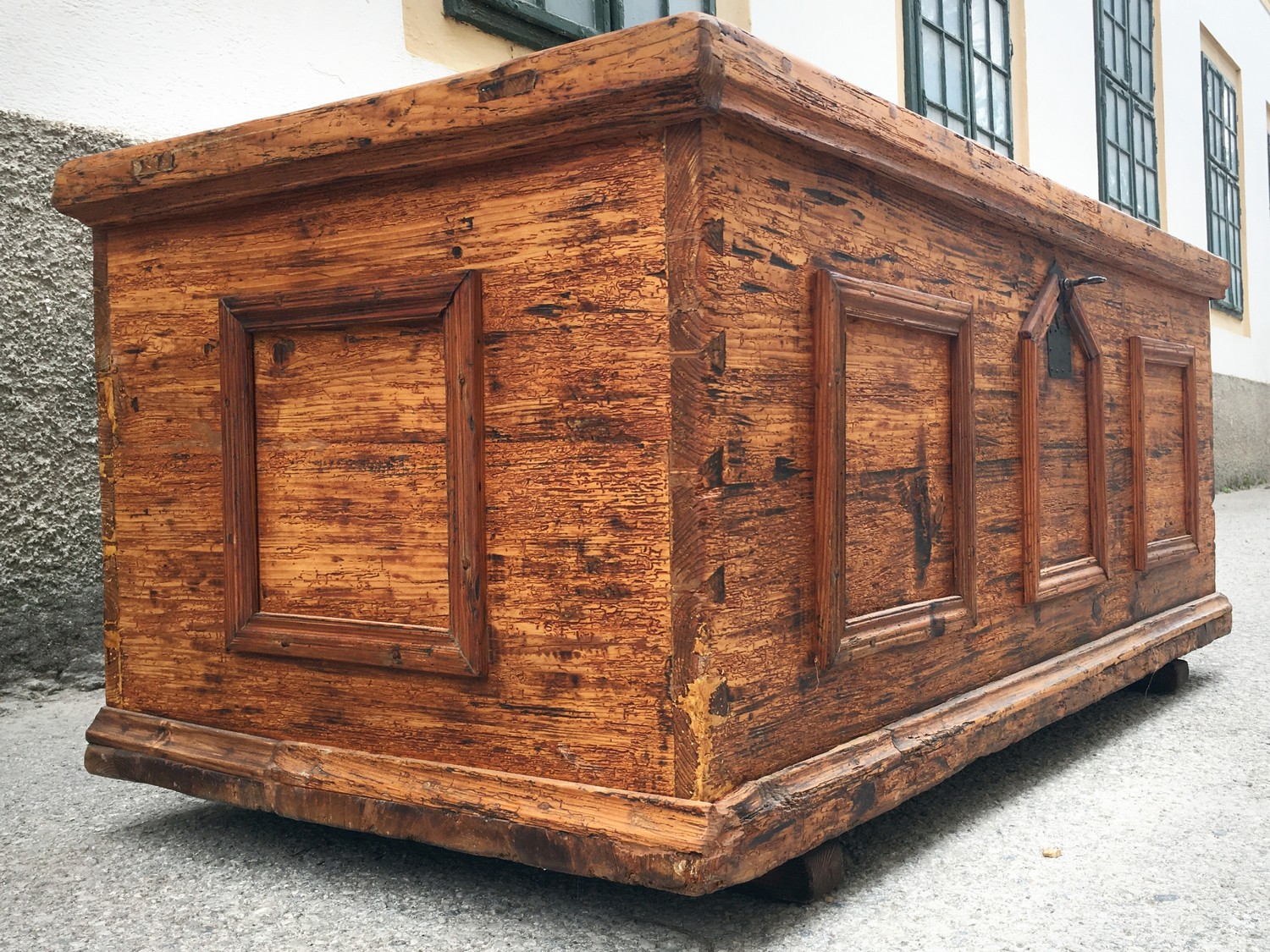 Herrschaftliche Truhe groß Weichholz 18. Jahrhundert restauriert antik