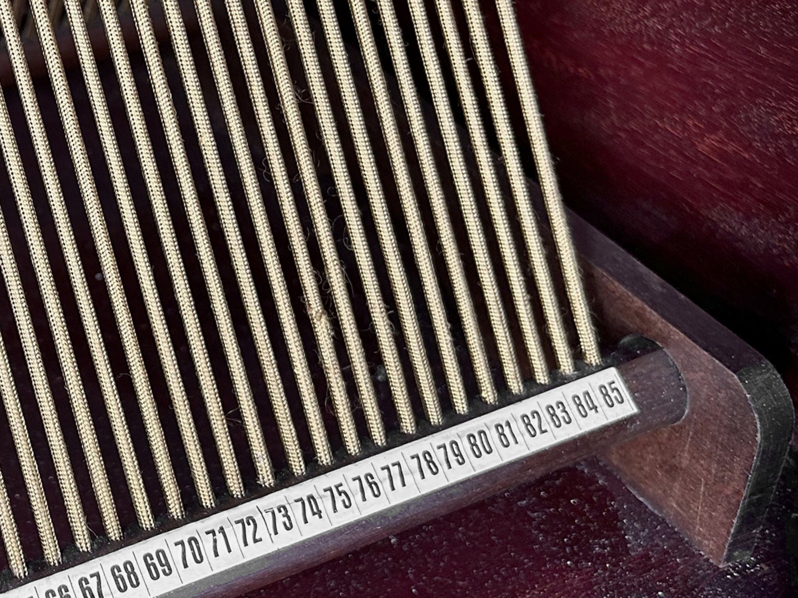 antiker Musikschrank 1940er-Jahre Antiquität Kommode Artdeco Plattenspielerschrank Vintage Design Brutalismus Holz Furnier