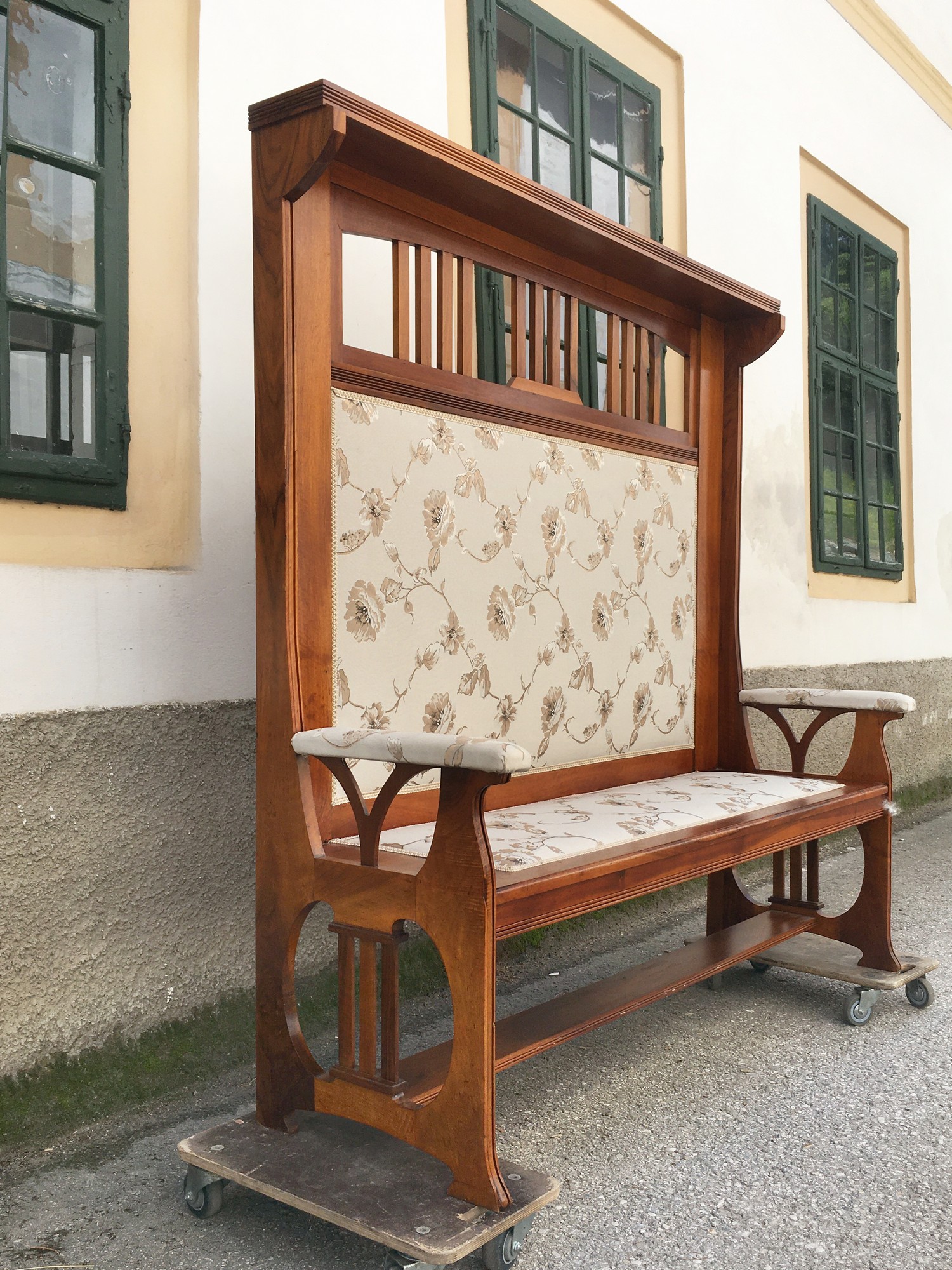 Antiquität Möbel Überbausofa Vollholz antik restauriert Wien