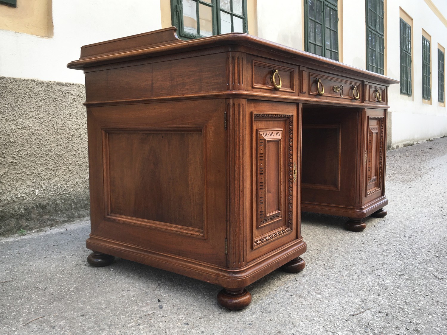 Schreibtisch Historismus antik restauriert groß Freisteher Herrenschreibtisch