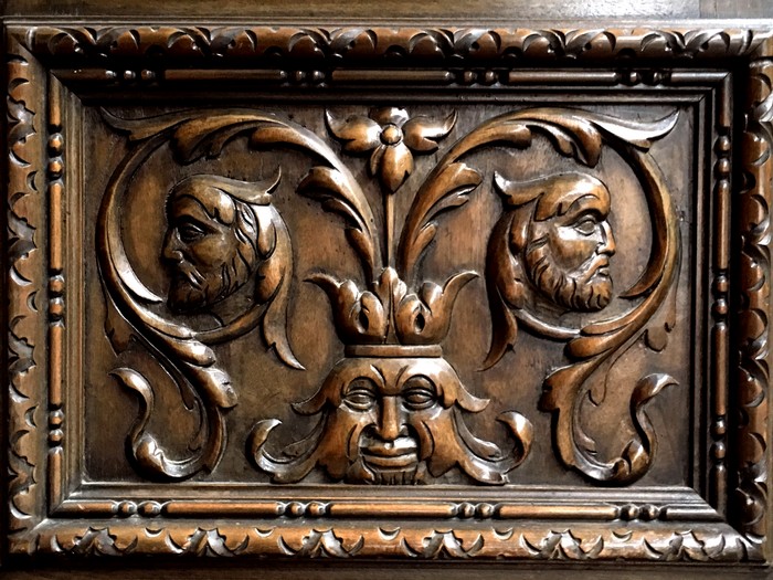 Neorenaissance Schrank Fabelwesen Möbel