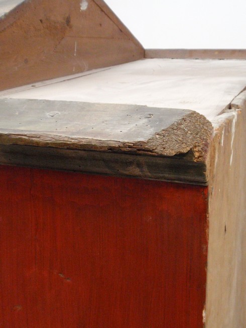 Antiker Bauernschrank rot bemalt