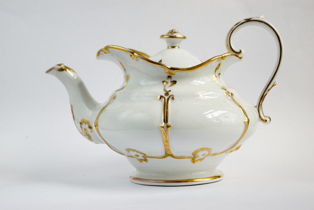 Antike Biedermeier Teekanne Porzellan elfenbein Goldverzierung