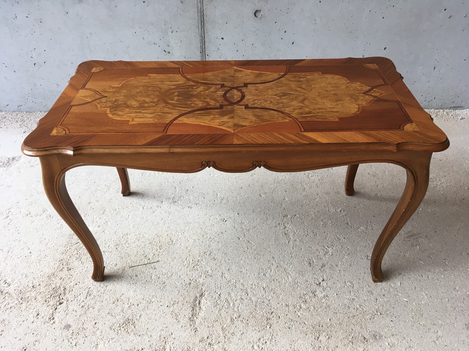 Salontisch Antikstil