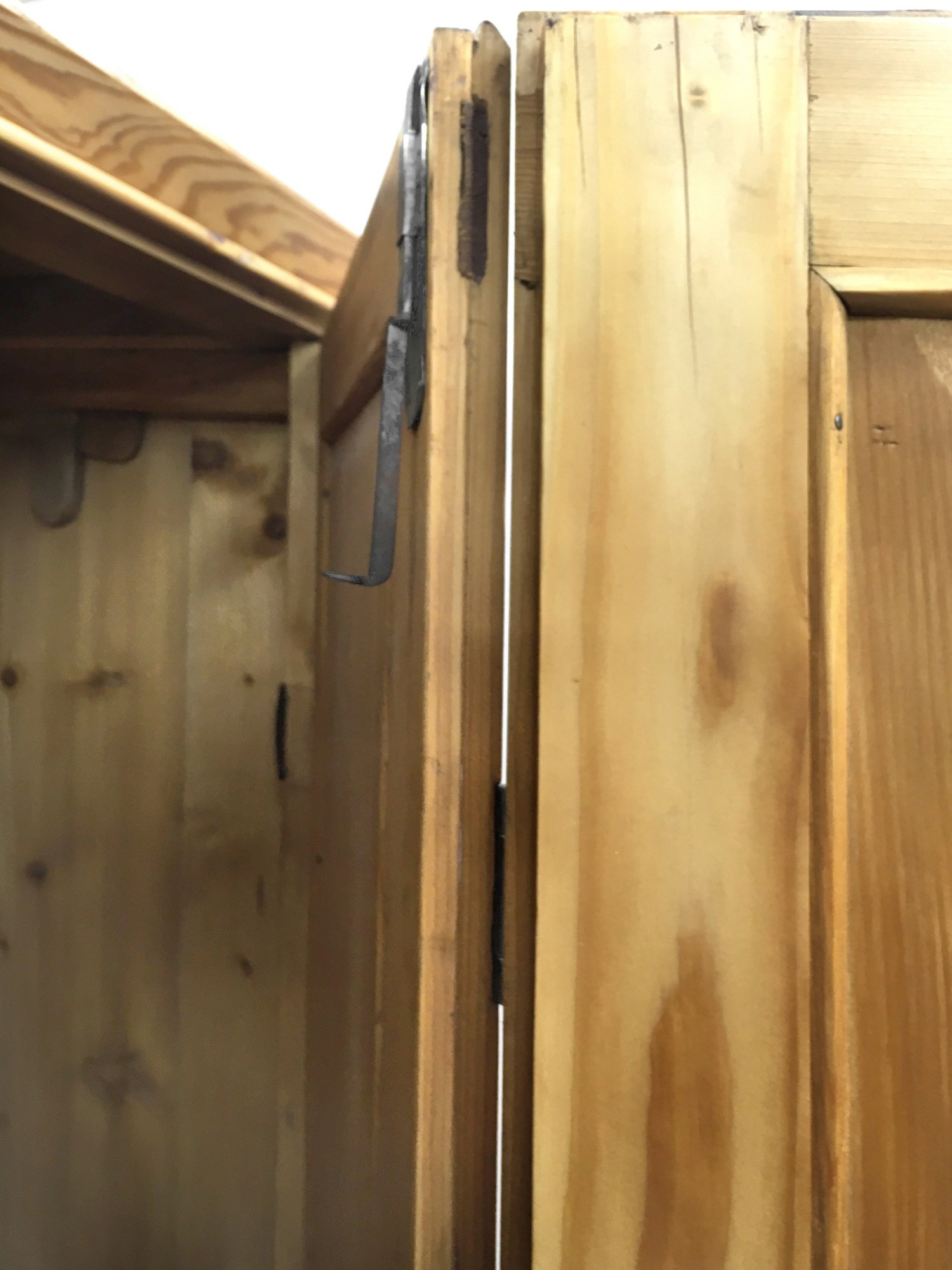 Schrank Steckschrank Klapptüren Kleiderschrank antik restauriert Sakristeischrank