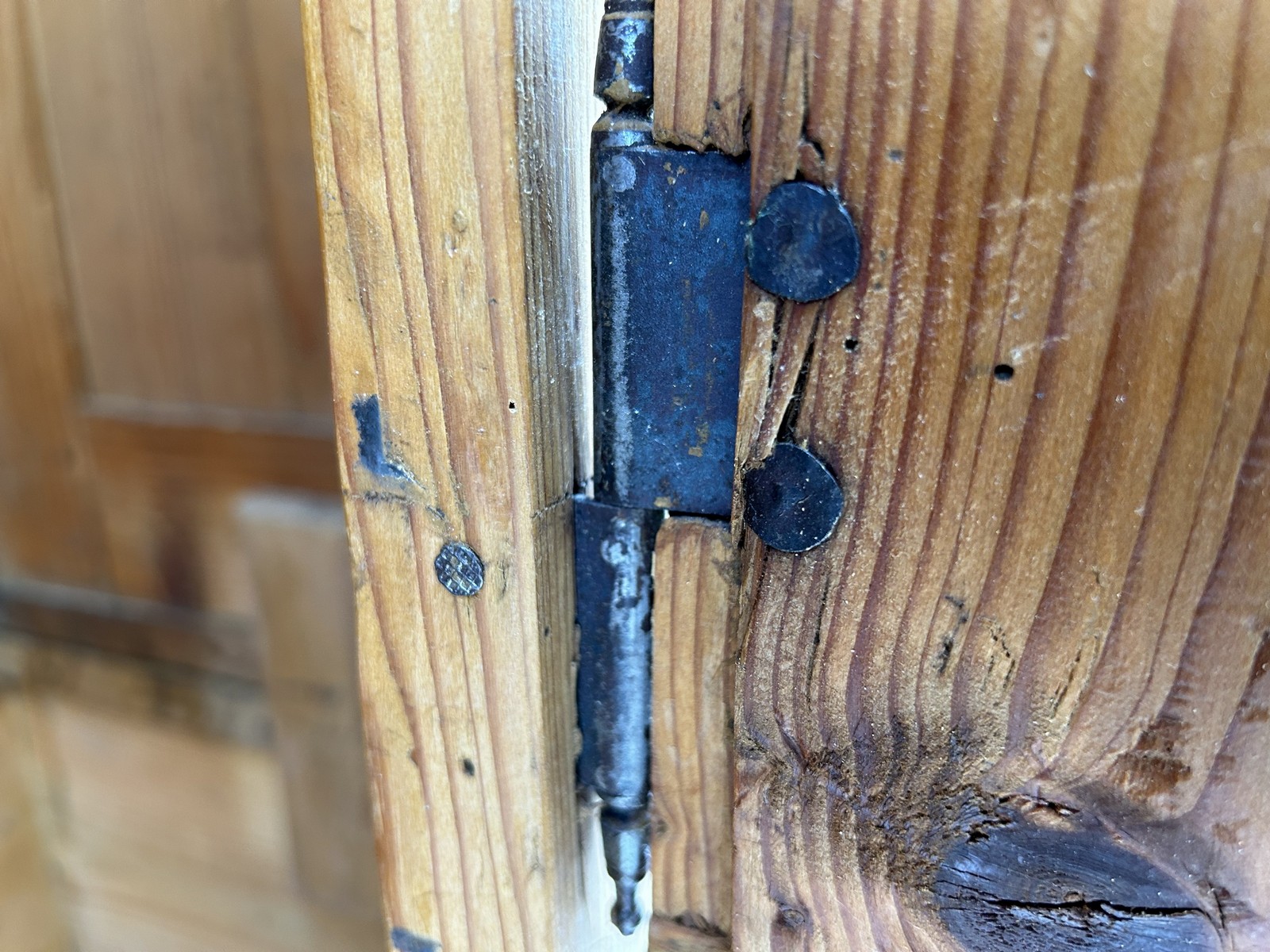 Antiker Bauernschrank Weichholz Kleiderschrank 1-türig