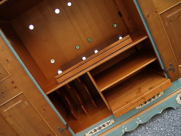 Schrank handbemalt
