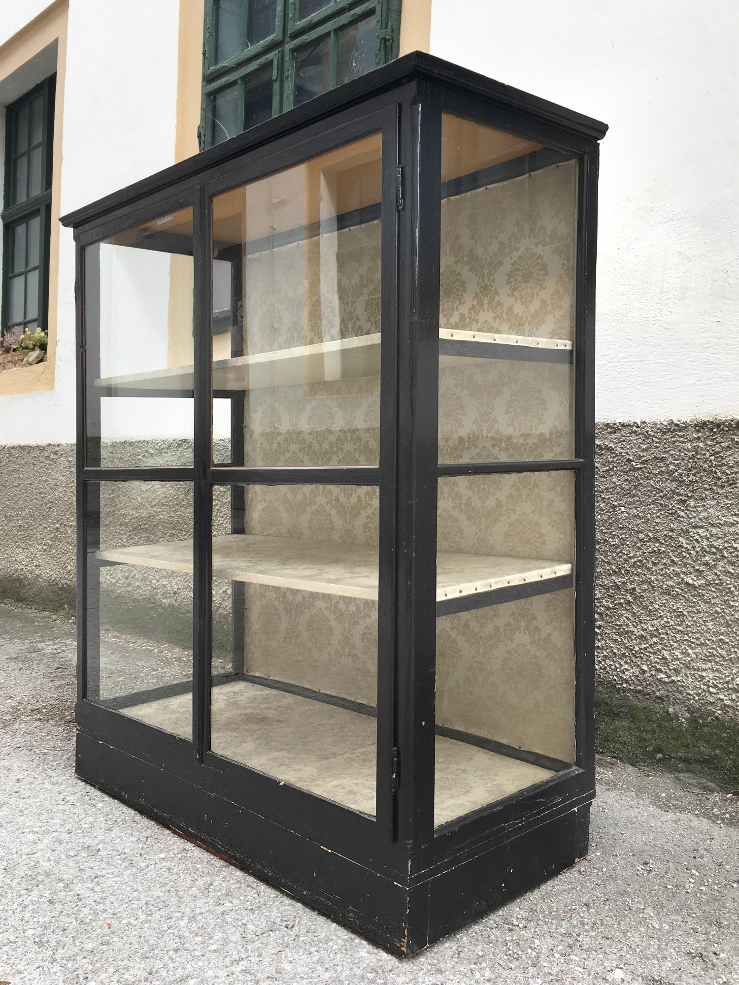 Vitrine antik Schrank noir Jugendstil Spiegel Geschirrschrank schwarz nachhaltig Möbel kaufen Shabby Chic Industrialdesign