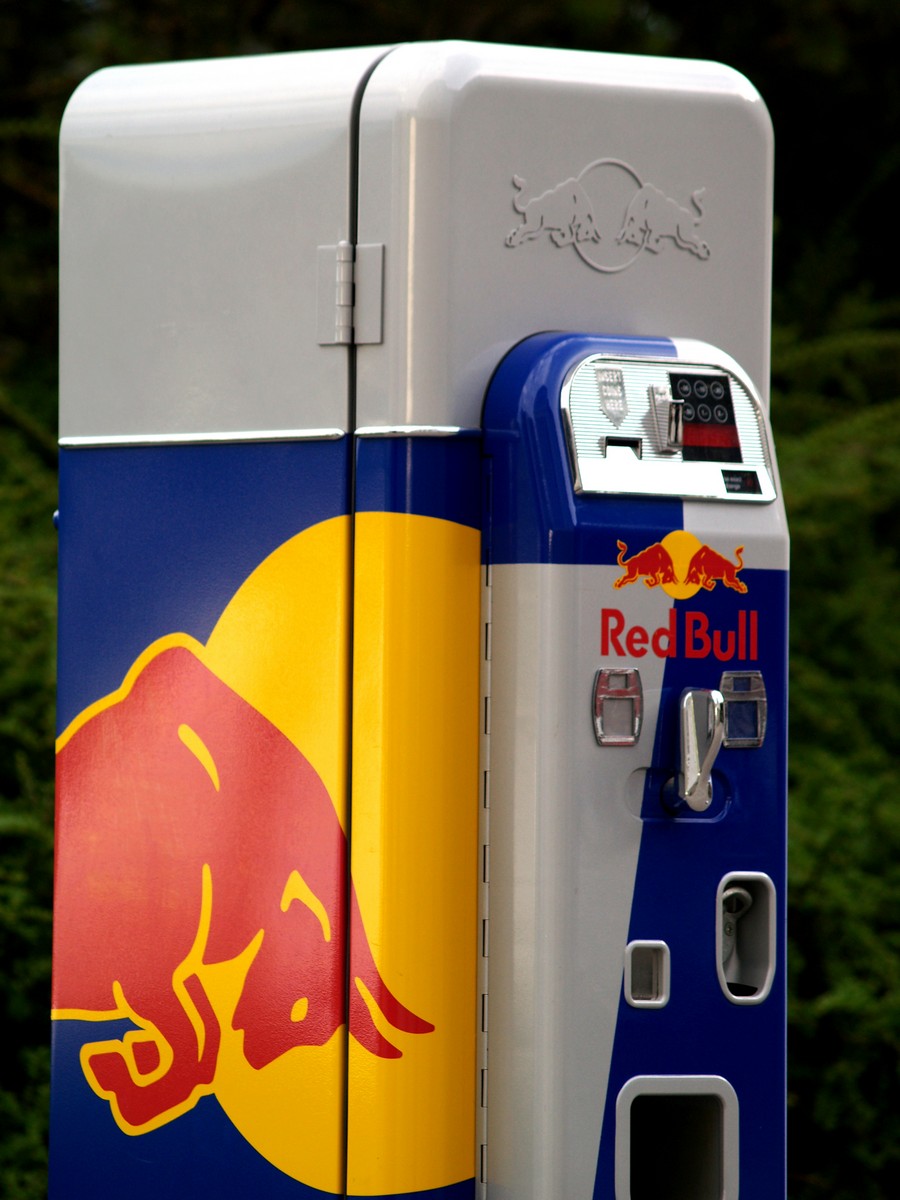 Getränkeautomat Wurlitzer Industrialdesign Getränkekühlschrank Redbull