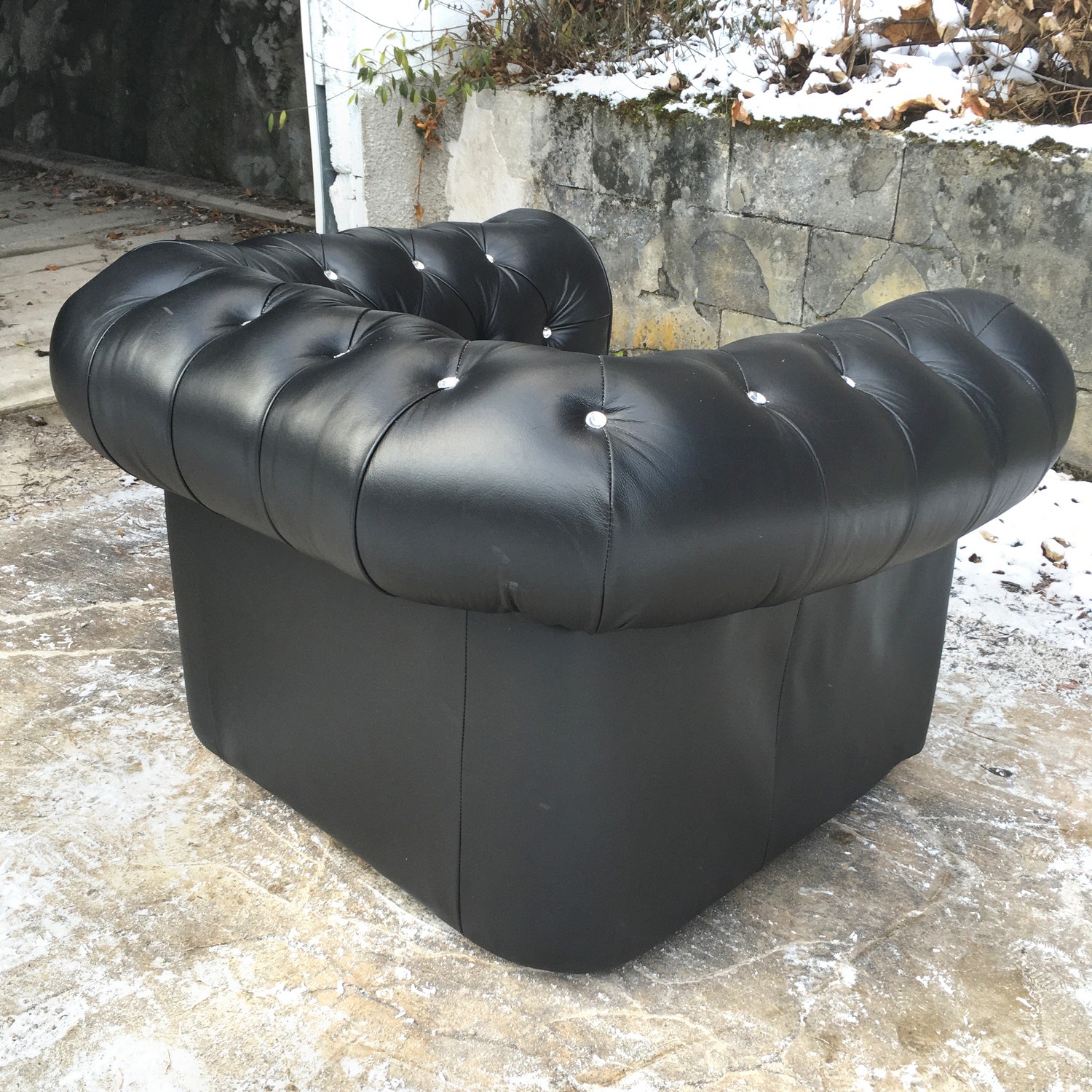 Chesterfield Sessel Clubsessel schwarz mit Kristallsteinen Knopfheftung Fauteuil