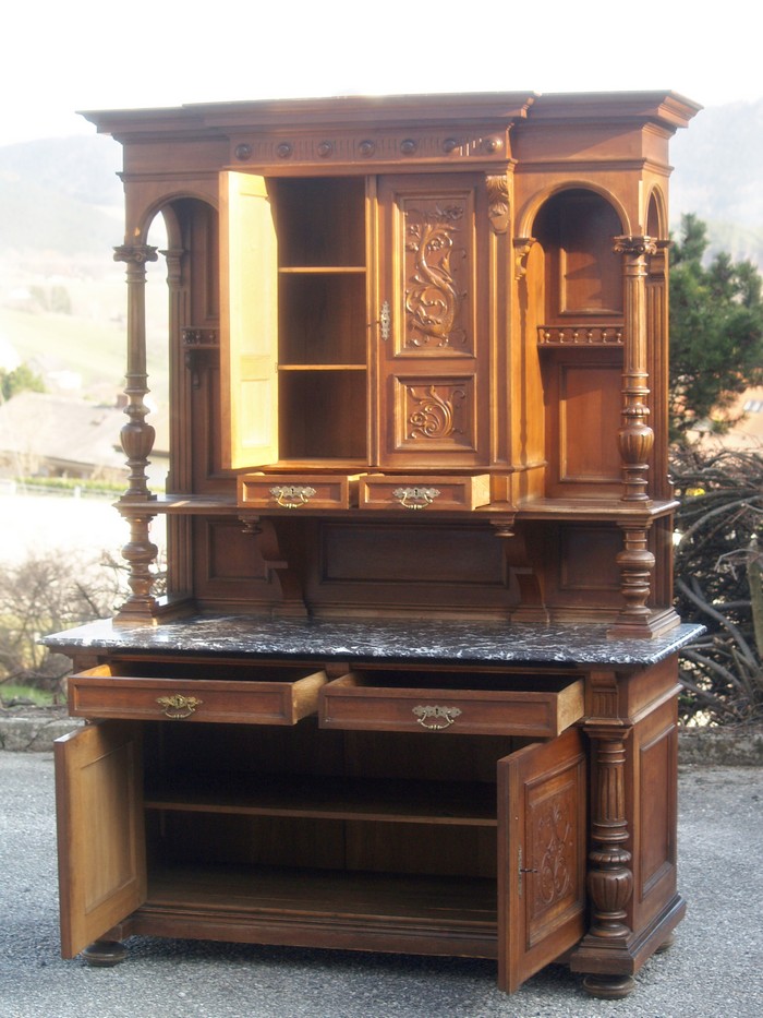 Barock Schrank antiker Geschirrschrank antik groß Nussholz geschnitzt