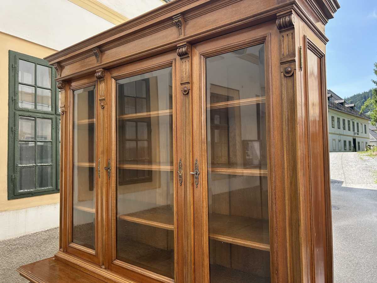 geschliffenes Glas Vitrine