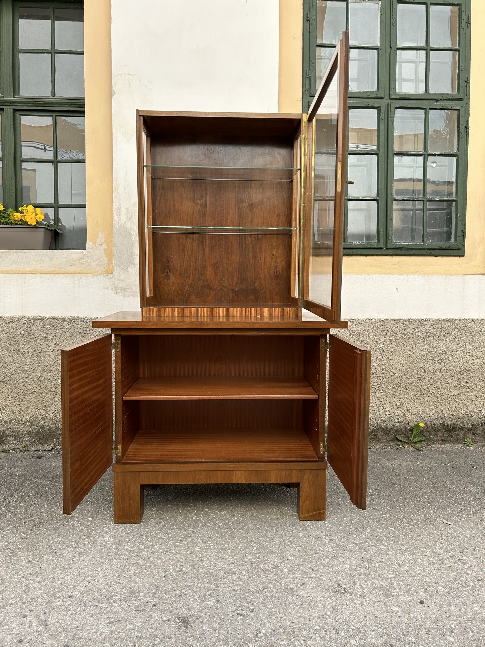 Vitrine antik Geschirr-Schrank Art Deco Spiegelfurniert modern Möbel