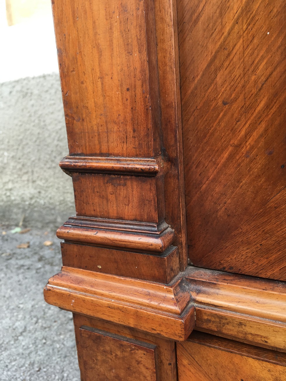 Schrank Garderobe antik Nussholz Intarsien