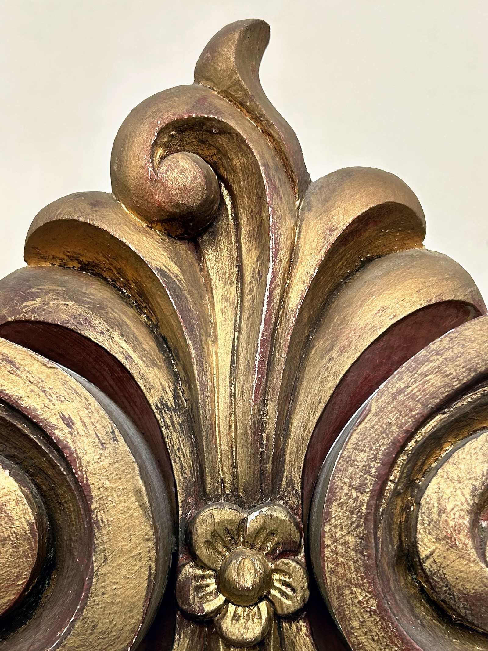 Bauernkasten beschnitzt