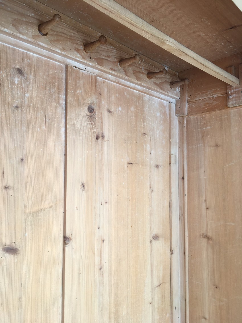 Kleiderschrank antik