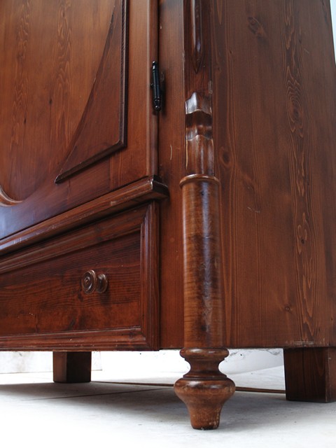 antikstil Dielenschrank