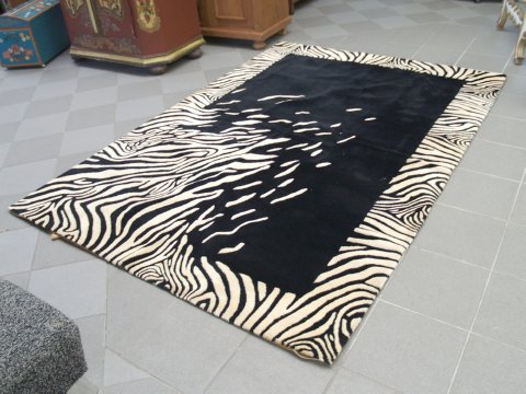 Bretz Teppich Zebra passend zu Sofa od Stuhl