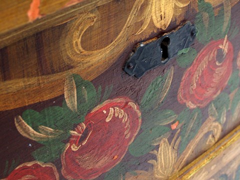antike Bauerntruhe bemalt