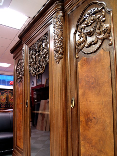 antiker Bücherschrank