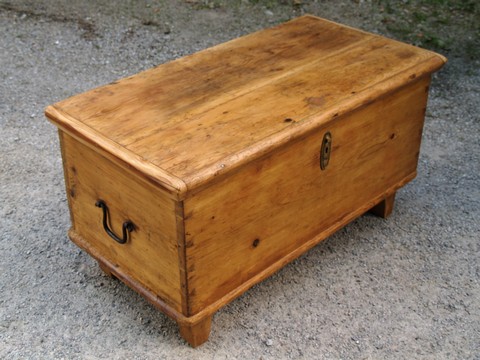 Bauerntruhe antik