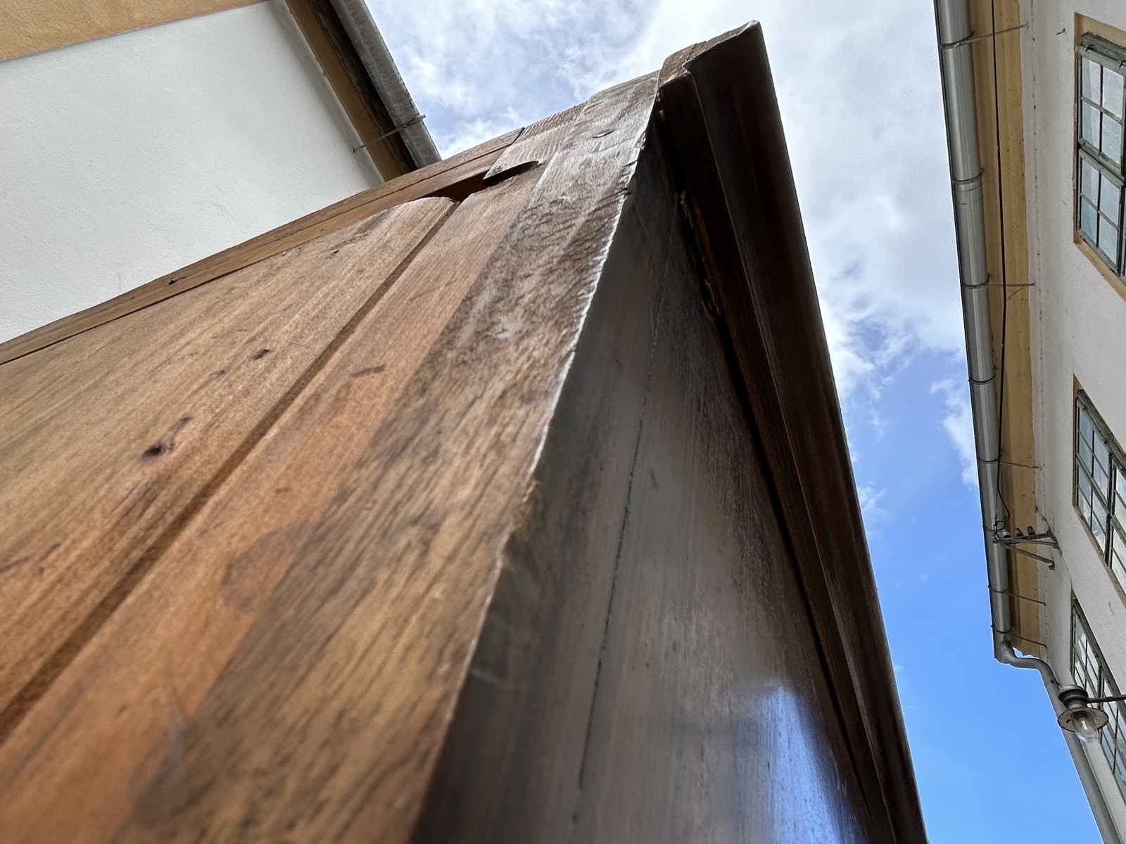 antiker Massivholzschrank