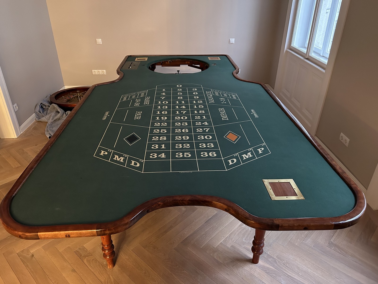 Roulette-Tisch Casino Roulette-Rad Caro Paris Spieltisch antik Casino Roulette Kessel Caro Paris