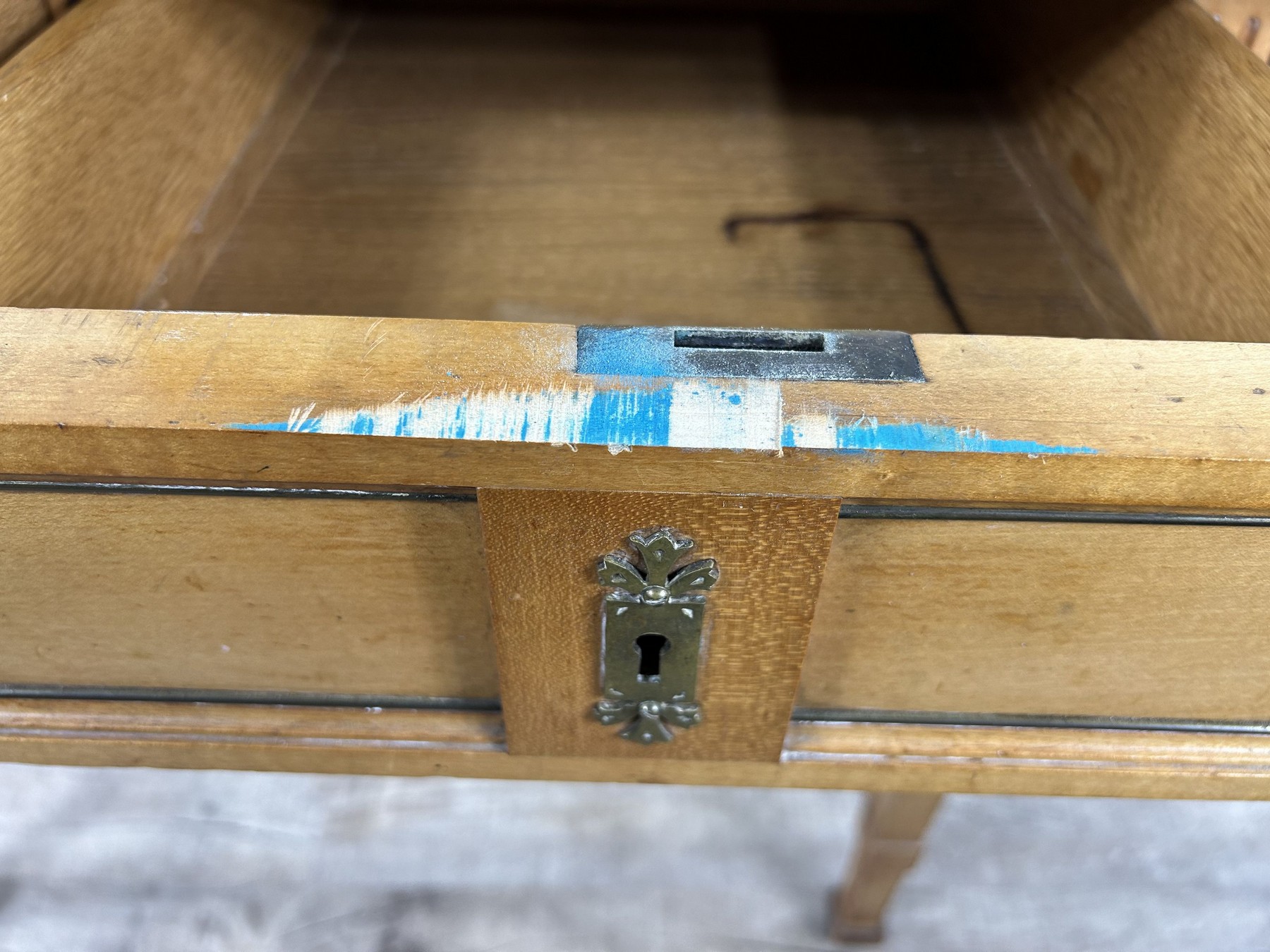 Schloss rechte Schublade Jugendstil Schminktisch