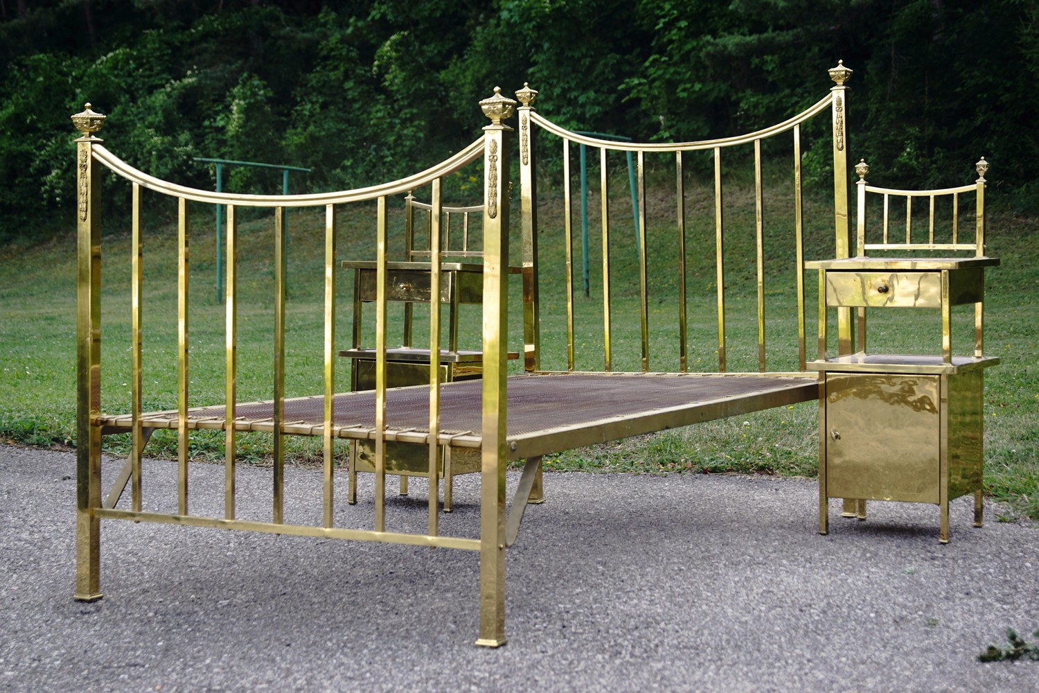 Bett Messingbett antik golden Messing Vintage mit Metallrost