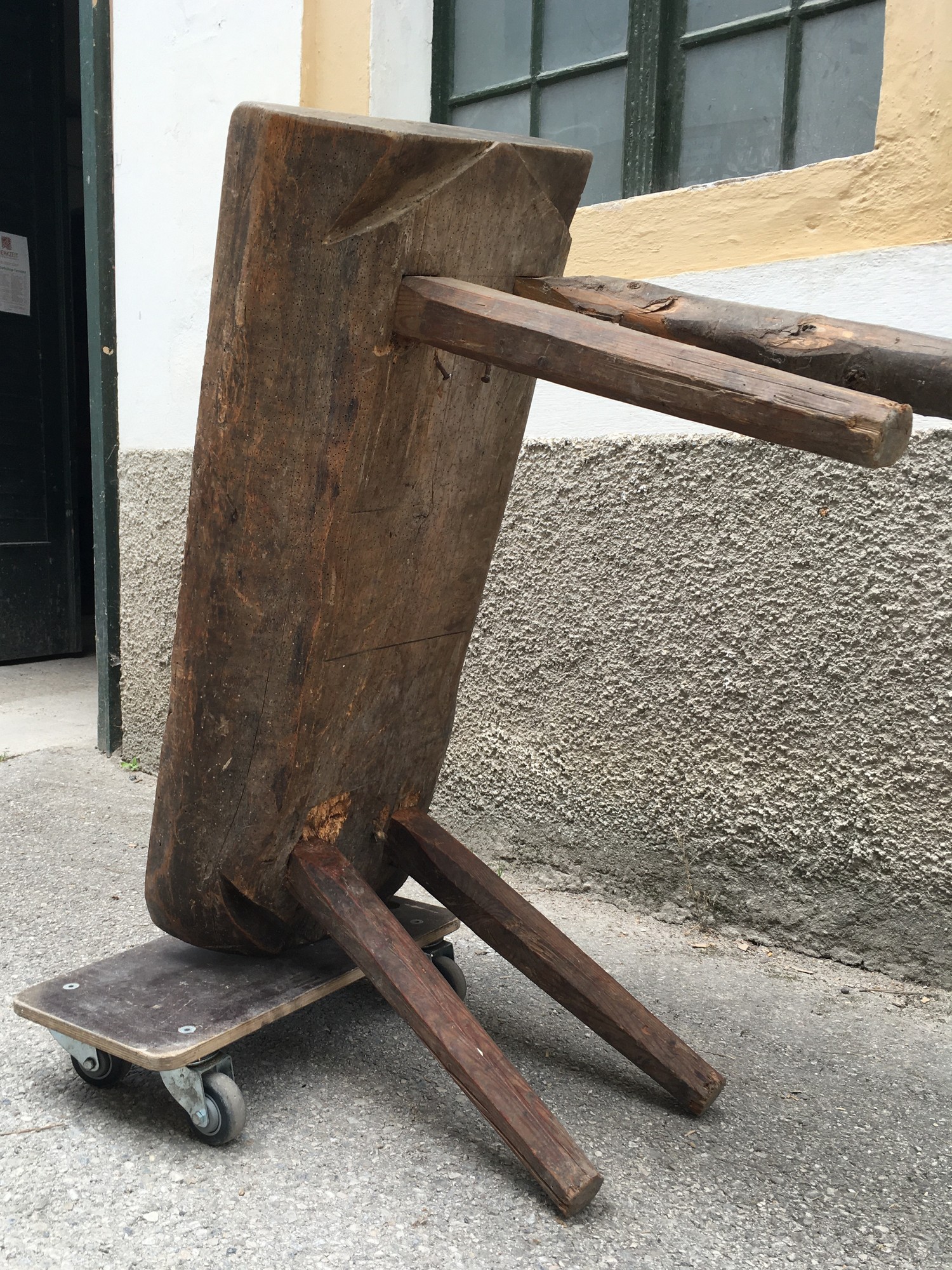 Bauerntisch antik Vollholz Hackstock Blumenbank Möbel Weinstube Bar