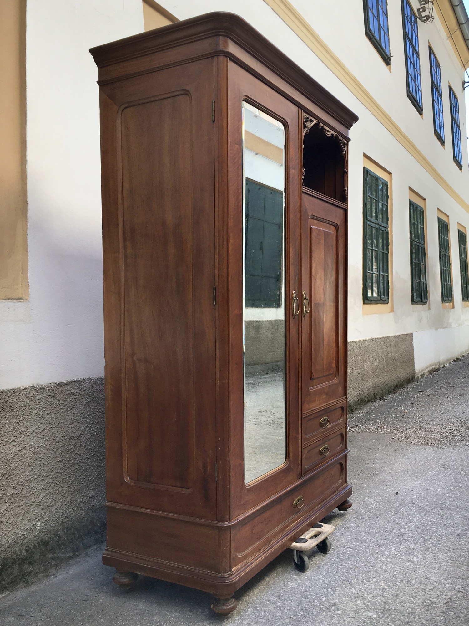 Schrank Kasten antik Spiegelschrank Jugendstil Garderobenschrank Wien elegant