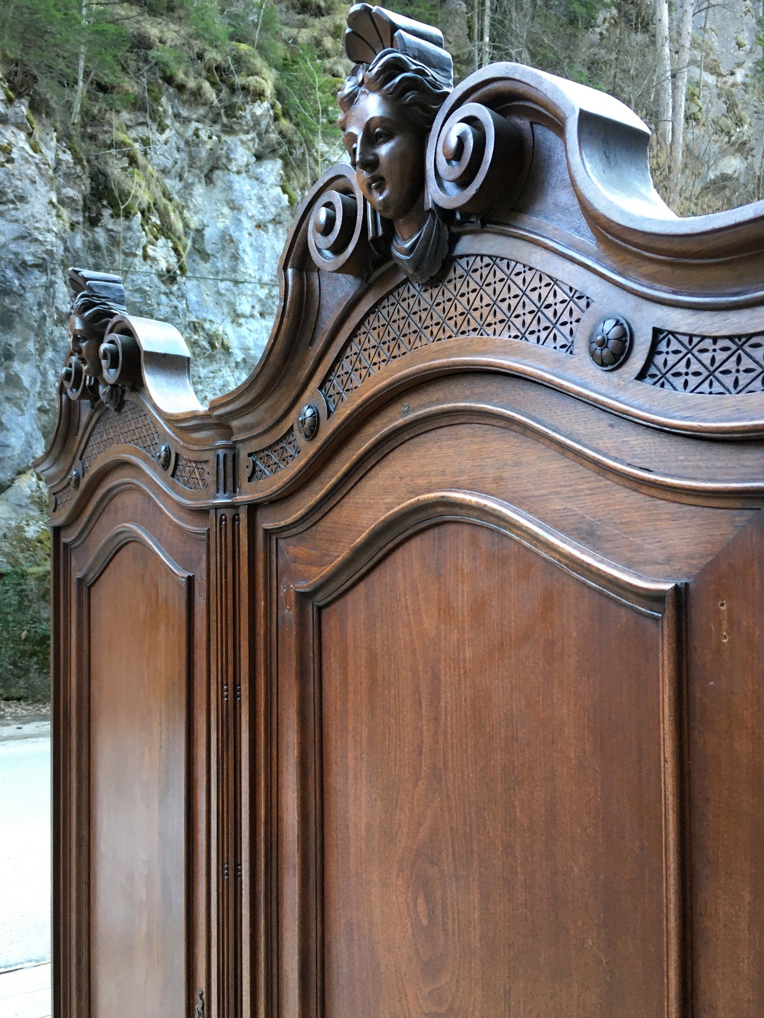 Schränke antik beschnitzt Schlafzimmer Bett Dielenschrank Pfeifenbarock 1880 Engel Köpfe