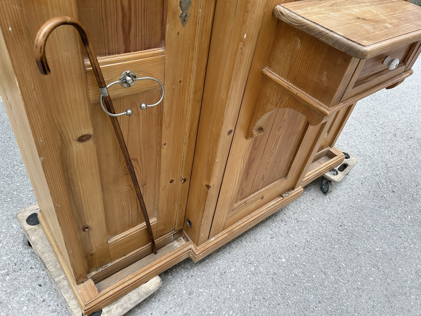 Antiquität Bauernschrank antike Garderobeschrank Vollholz Möbel