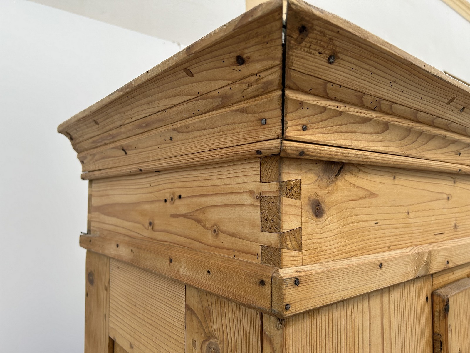 Antiker Bauernschrank Weichholz Kleiderschrank 1-türig