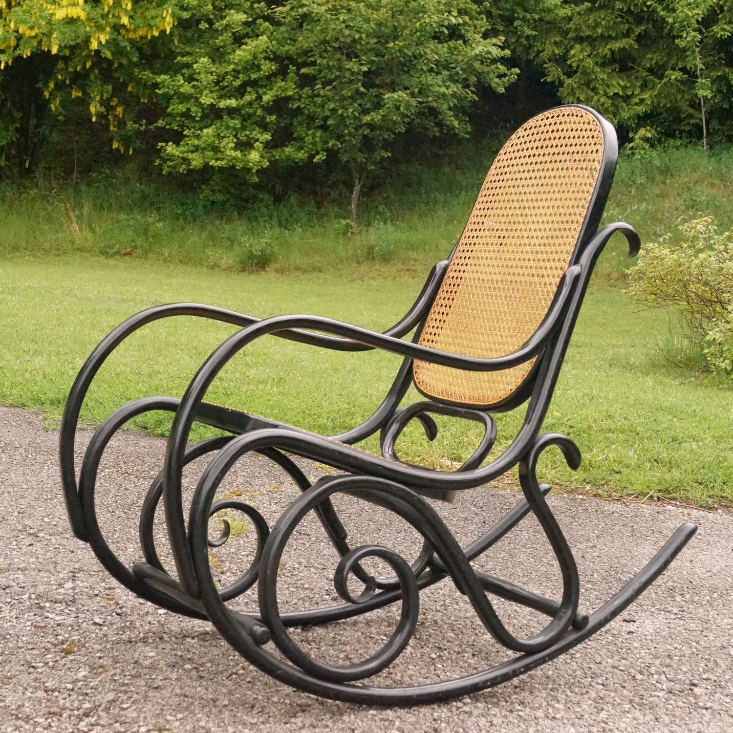 Thonet Schaukelstuhl schwarz Bugholz Schaukelsessel Original