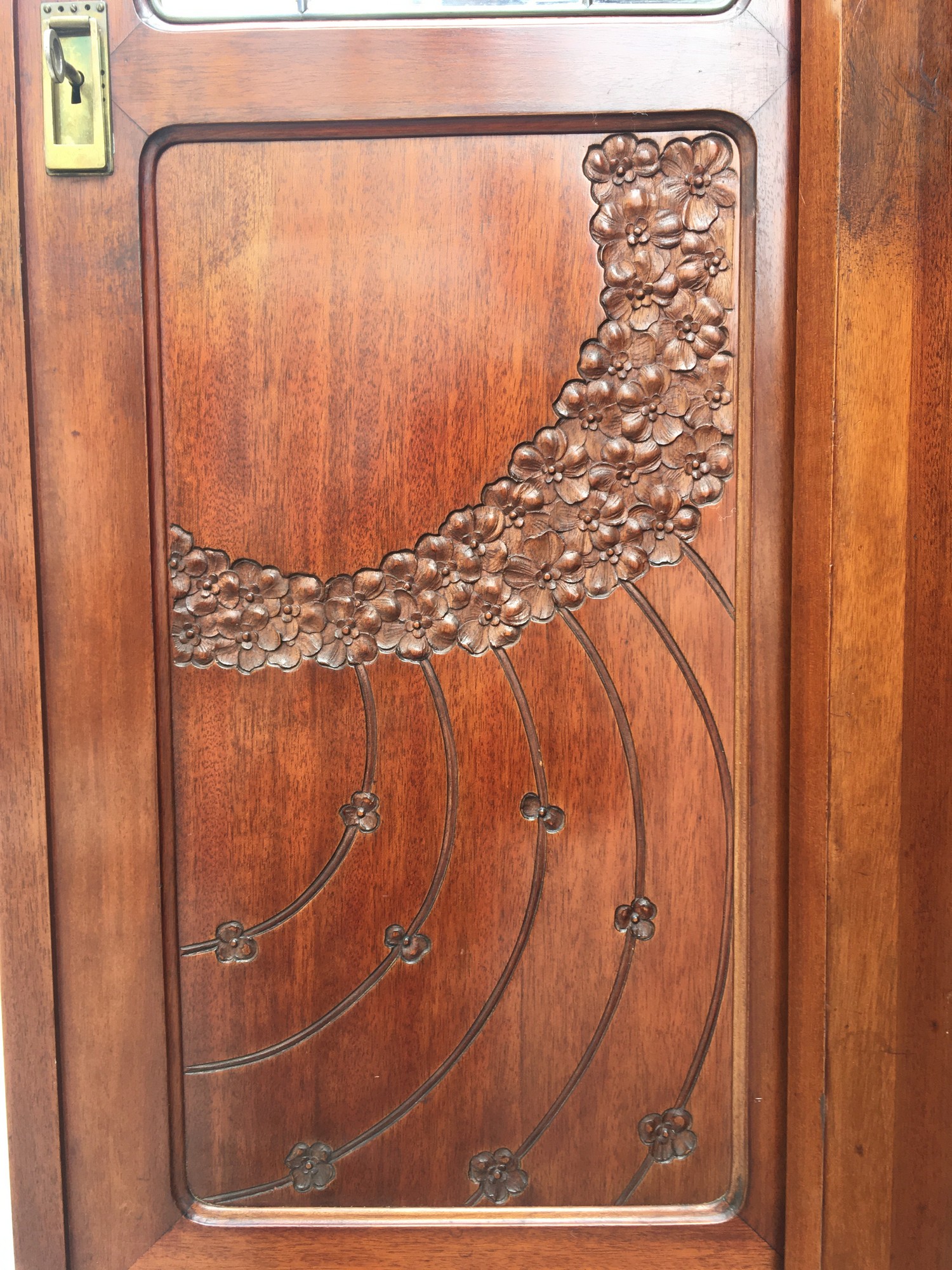 Vitrinenschrank antik Bücherschrank Vitrine Schrank Jugendstil Richard Ludwig Blumengirlanden